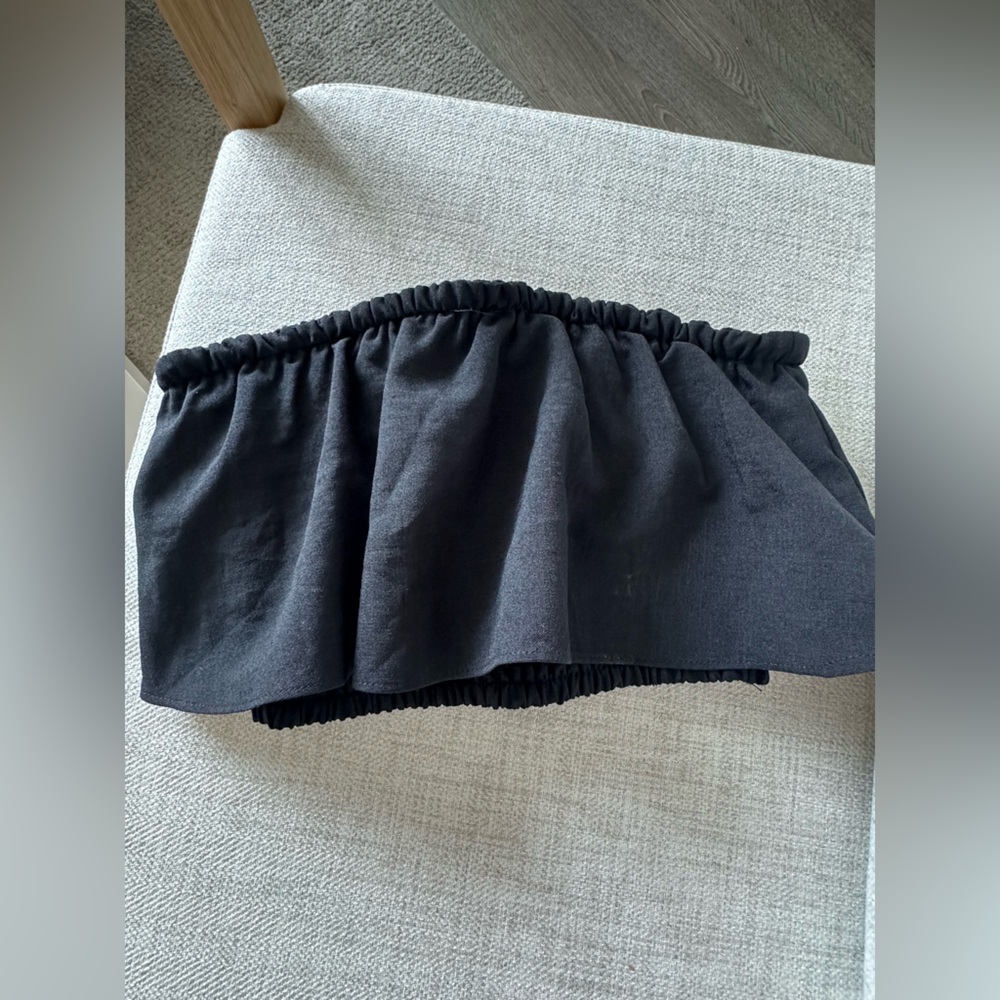Shoe Dazzle Black Ruffle Strapless Crop Top